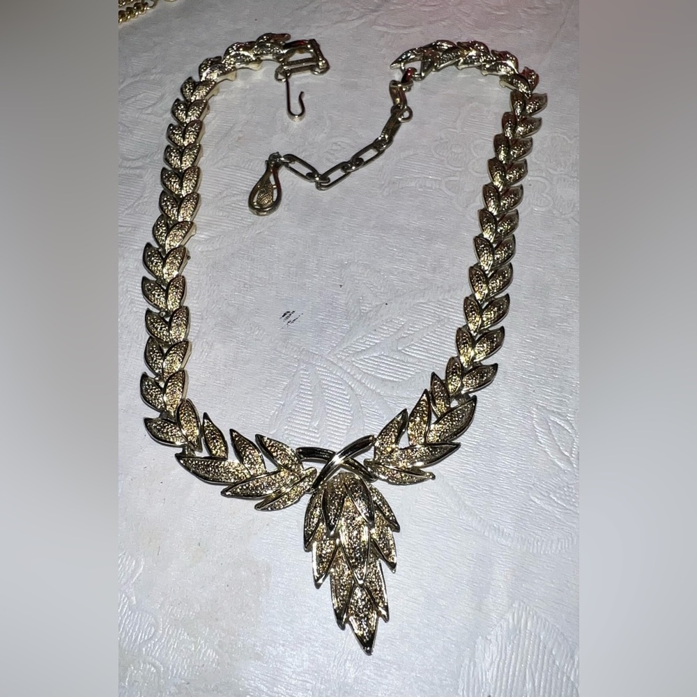 Vintage marked Coro choker leaf gold tone  1950-60’s